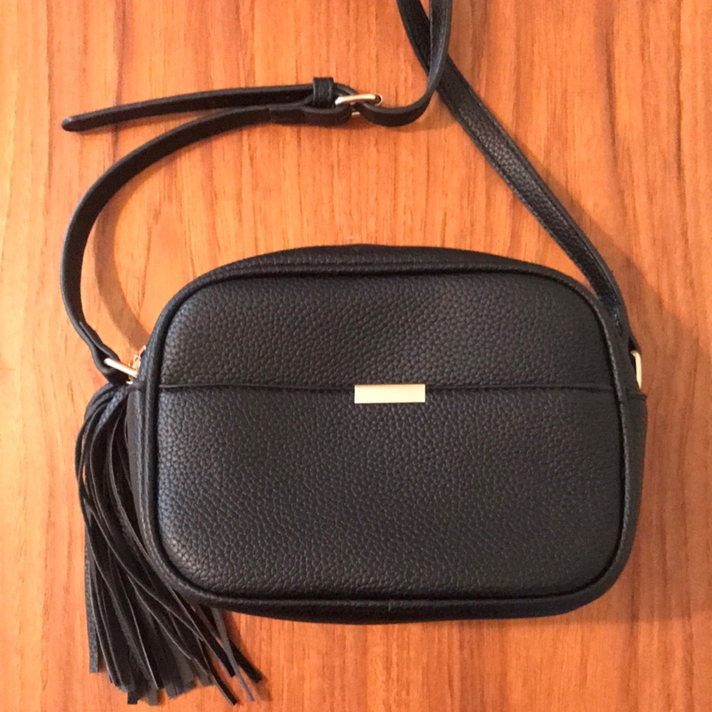 NWT crossbody purse! Elegant for everyday use!Pebbled vegan leather.